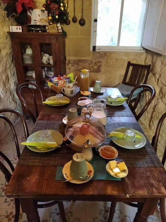 Bed and Breakfast The Garden Gate Sannat Exterior foto