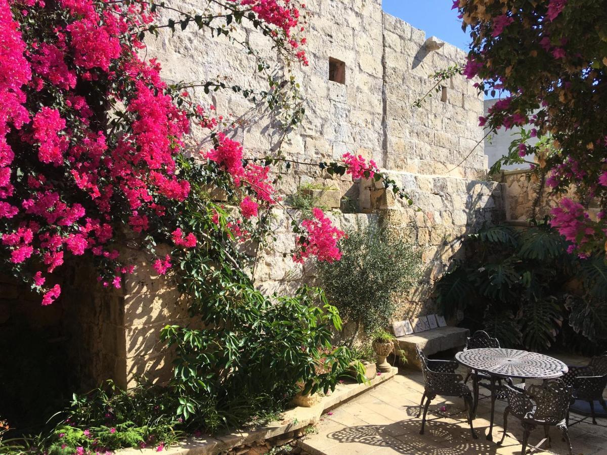 Bed and Breakfast The Garden Gate Sannat Exterior foto
